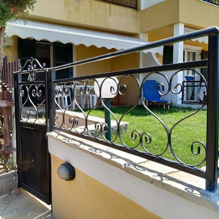 Menigos 43 With Garden Hostal Glyfada  Exterior foto