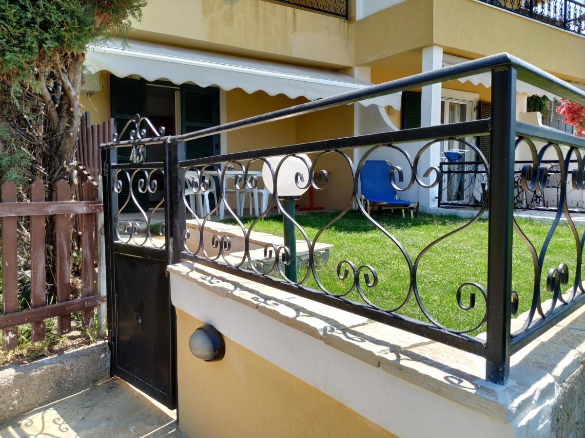 Menigos 43 With Garden Hostal Glyfada  Exterior foto